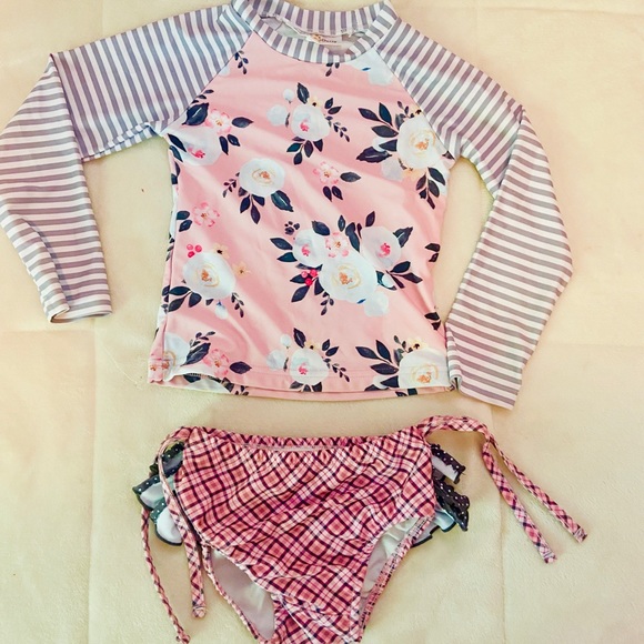 Oopsie Daisy girls swimsuit - toddler size 4 - Picture 2 of 4